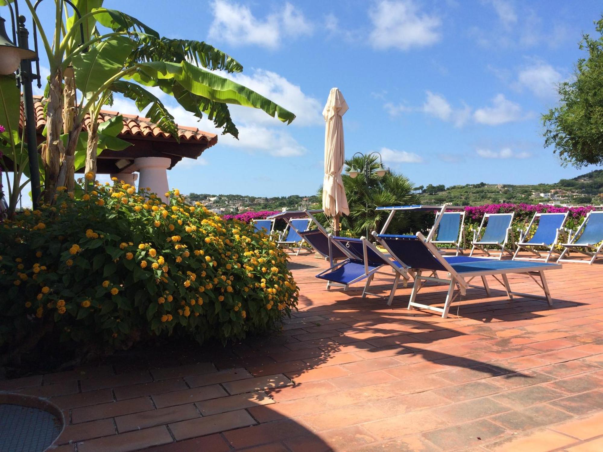 Villetta Con Giardino Esclusivo Di 1000 Mq, Piscina, Tennis, Calcio, Bocce Forio di Ischia Eksteriør billede