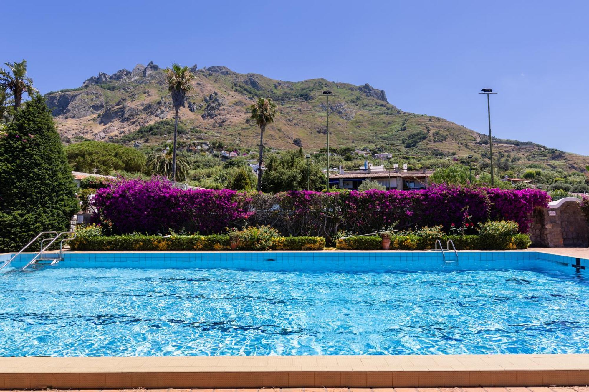 Villetta Con Giardino Esclusivo Di 1000 Mq, Piscina, Tennis, Calcio, Bocce Forio di Ischia Eksteriør billede