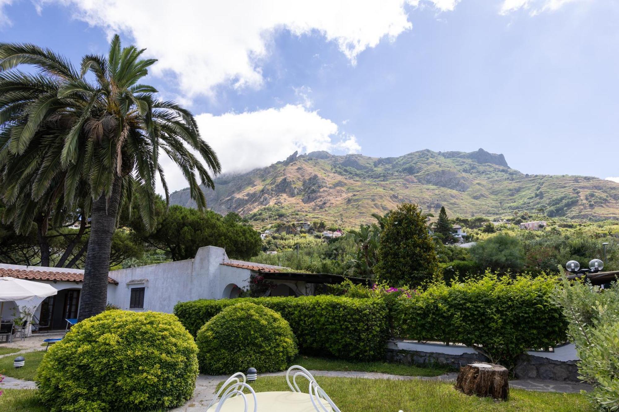 Villetta Con Giardino Esclusivo Di 1000 Mq, Piscina, Tennis, Calcio, Bocce Forio di Ischia Eksteriør billede